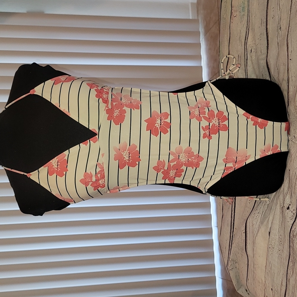 Kirra ivory monkini w coral flowers EUC like new